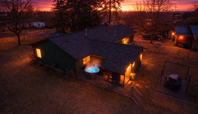 Flathead Lake Retreat | Private Hot Tub & Firepit