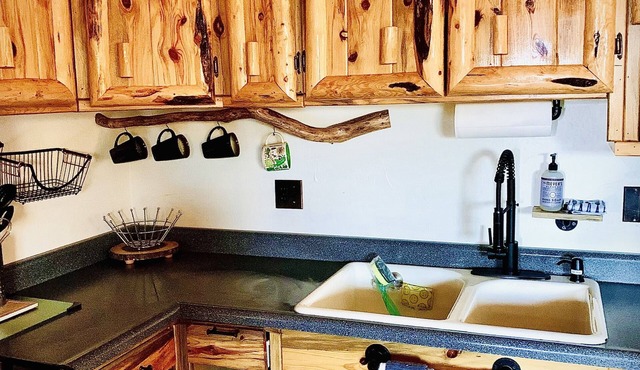 Flathead Lake Shabby Chic w/HOT TUB!