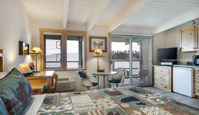 Flathead Lakefront Studio!