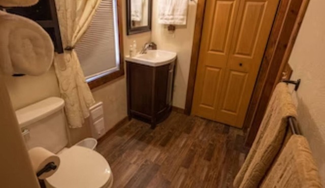 Flathead Moose Getaway Cabin - 1 mile to a Flathead Lake Beach