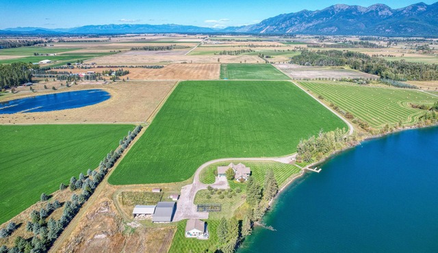 Flathead River frontage, river access, firepit.
