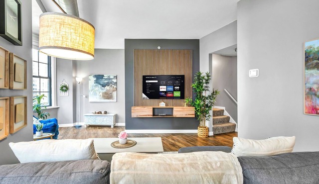 Flatiron Suite @ Downtown|Playhouse SQ|Pool+Gym