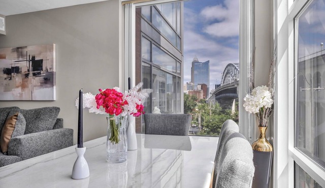 Flats CLE Retreat, Free Parking, 24/7 Gym