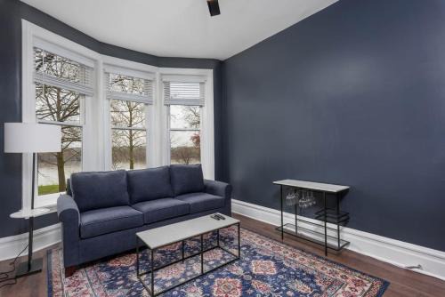 Flats on Front - Riverfront Gem Fast Wi-Fi 2F