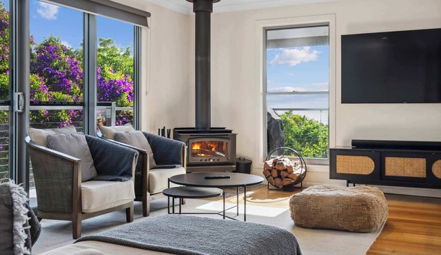 Flaxton Garden Home with Spectacular Coastal Views