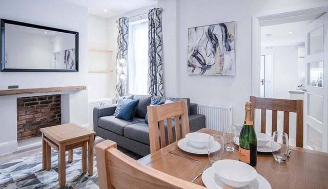 Fleet Street - 2 Bedroom Holiday Home - Swansea