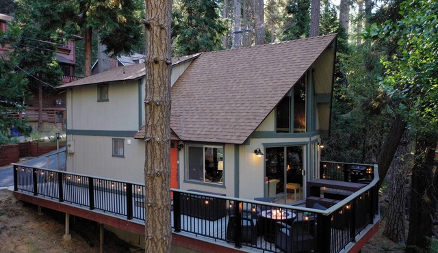 Fleming Creek Hideaway + Next to Creek + Fire-Pit!