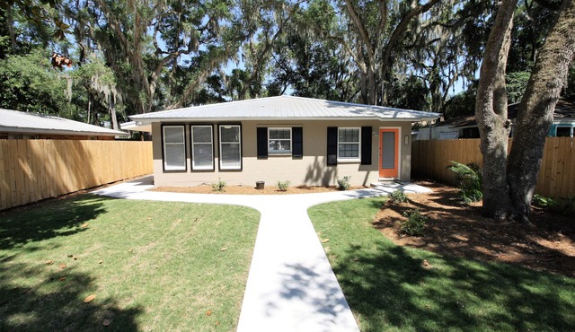 (FLETC per diem accepted) outdoor shower, fenced yard, fire pit & beach cruisers