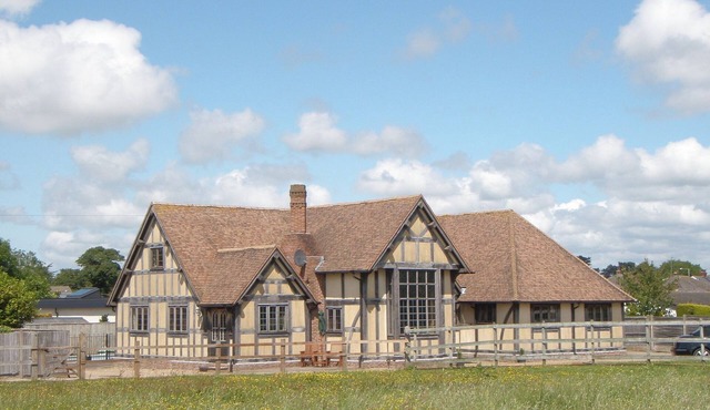 FLETCHERS HALL LYTHAM HEATED COVERED POOL&HOT TUB, 6 HOLE FOOTBALL GOLF&TENNIS