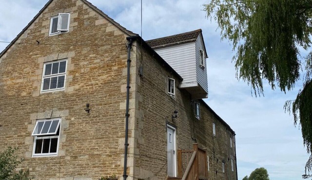 Fletland Mill: 18th century mill near Stamford