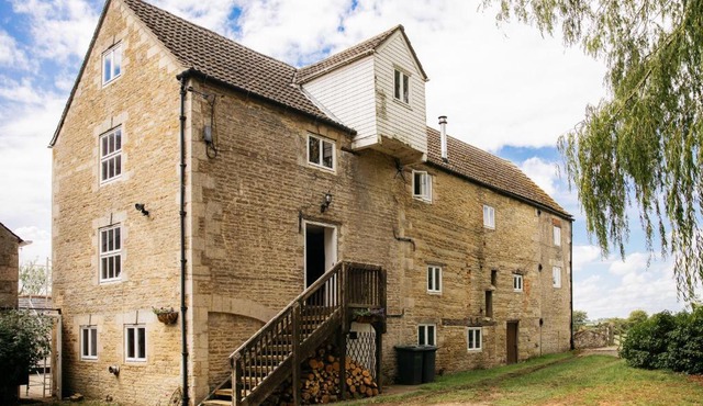 Fletland Mill and Holiday Hamlet - 18th century watermill, in stunning location near Stamford