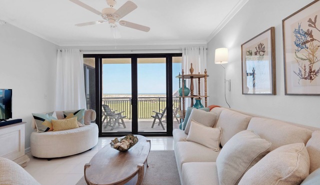 🌊Fleur De Sel: Renovated Gulf-Front Condo with Beach Service | Walk to Beach🌊