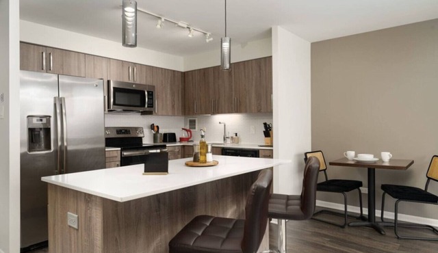 Flexhome Medical District 1BR - Pool + Gym (CHI29)