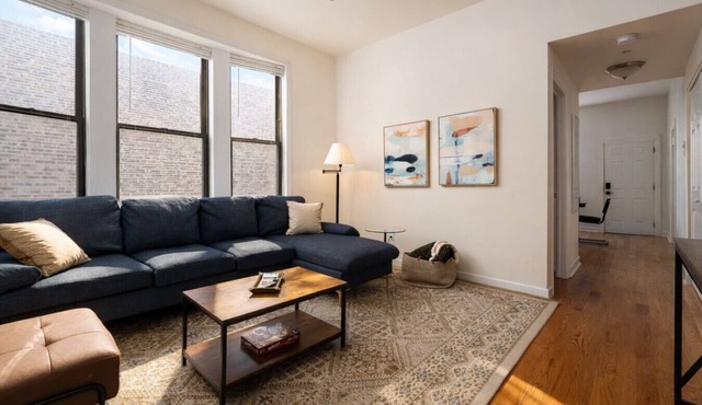 Flexhome Ukrainian Village 2BR Walkable + Private Balcony