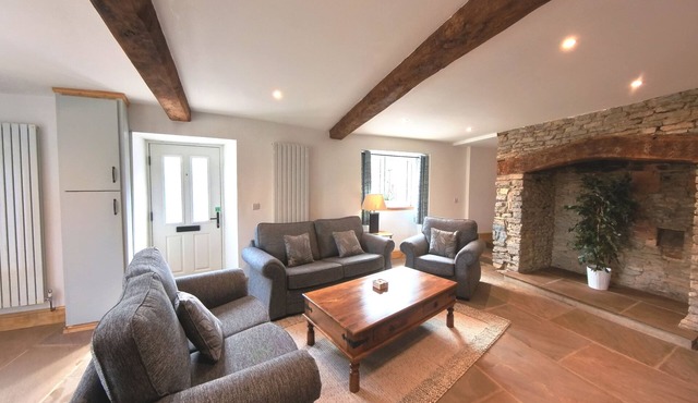 Flexible Accommodation - Characterful Cottage