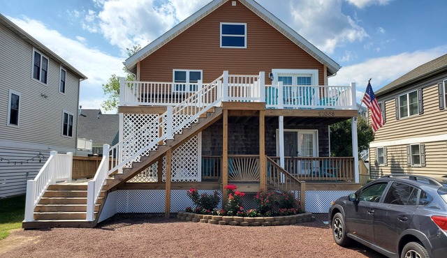 Flexible, Perhaps Best Value at beach, 7 Bedrm, 4 Bath, Home, Beach 2.5 Blocks