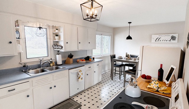 Flexible Pioneer Guesthouse Rental min from Highway-Pet Friendly