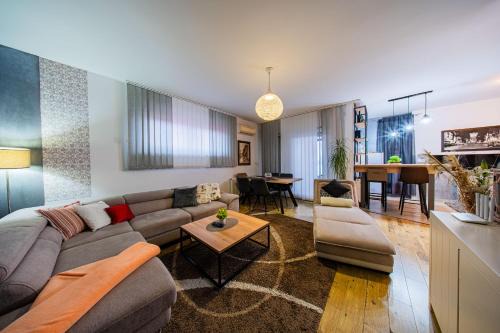 Flexible SelfCheckIns 203 - Zagreb - 2 Bedrooms - Loggia