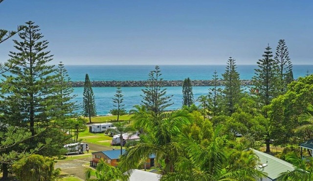 Flightdeck 301 - Hastings River & Break wall Views