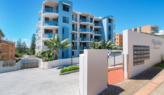 Flightdeck 504 - Holiday unit with ocean views, 2 minute walk to CBD
