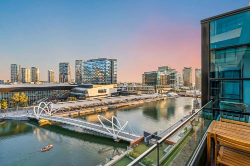 Flinders Wharf - River Views & Free Parking