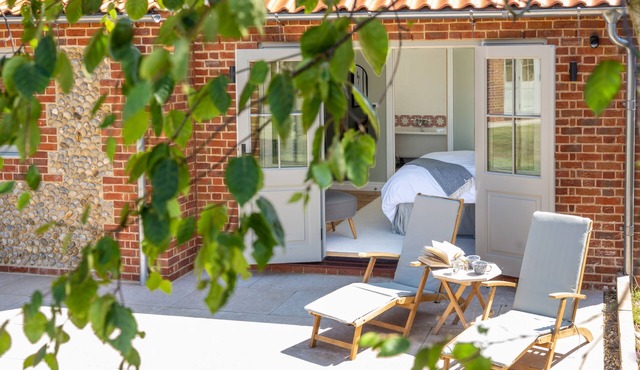 Flint Cottage by Big Skies Cottage. Luxury Single Storey, Sleeps 10, Coastal.