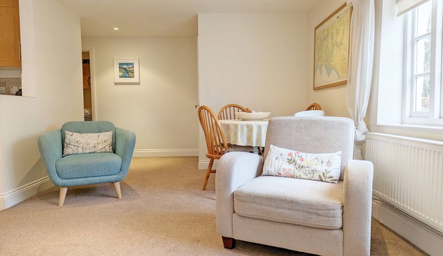 Flint Cottage , Emsworth - a cottage that sleeps 4 guests in 2 bedrooms
