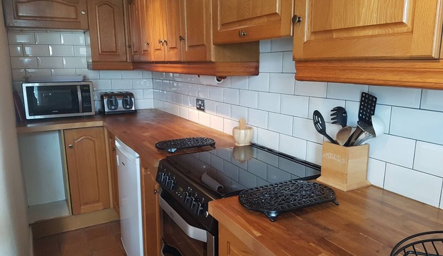 Flint Cottage - Thetford Forest & The Brecks - Cozy Cottage, Log Fire