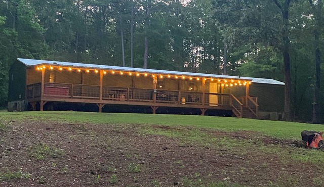 Flint River: Prime Shoal Bass Fishing, Close to Charming Wedding Venues, Hot Tub