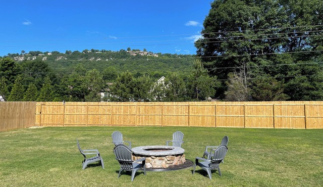 Flintstone Home, fur babies, Mtn view, mins to Ruby Falls, Rock City & Chatt