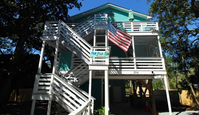 Flip Flop Causual~ vibrant 2 bedroom in the heart of Folly