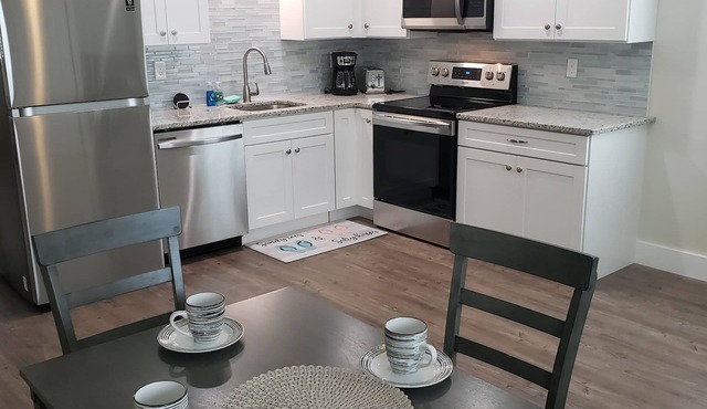 Flip Flop Life , 1 br/1 ba for families up to 3 , short walk to the beach !