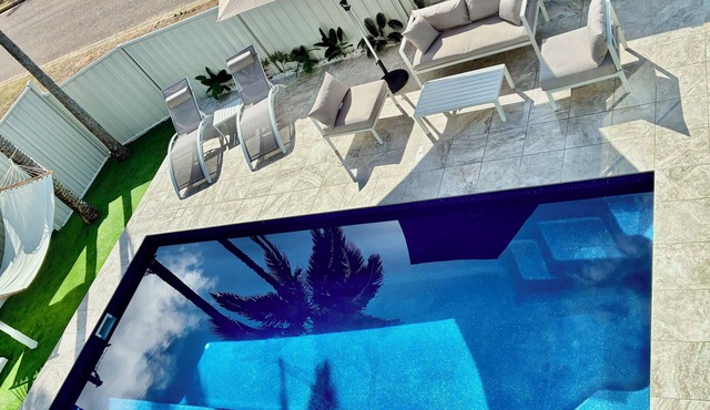 Flip flops is a Family and Couple Friendly retreat with use of the Pool.