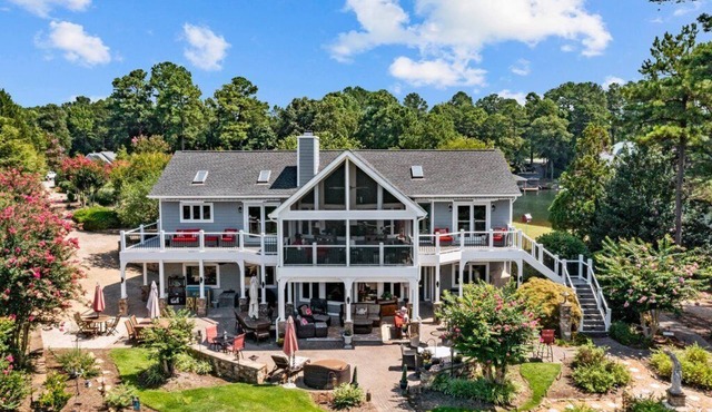 FLIPFLOP INN on PARADISE POINT - 5Bdr/4Bth-Outdoor Oasis-Waterfront, Dock, Beach