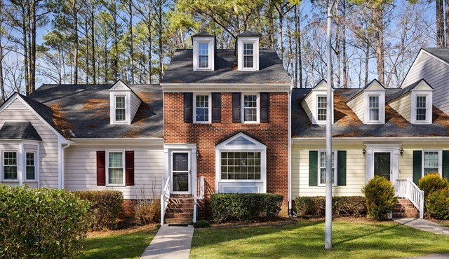 Floating Flamingo; Walk to Downtown Cary; Greenway; Close to Cary Park; Wake Med