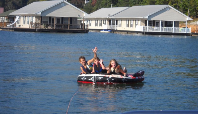 Floating Holiday #2 on Norris Lake at Springs Dock Marina. Front row view.