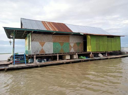 Floating house Danau Tempe