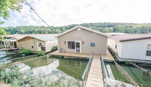 Floating house next to boat ramp & marina!