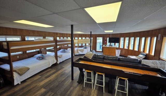 FLOATING HOUSE on Flathead Lake, kayaks, rooftop decks, watercraft rentals!