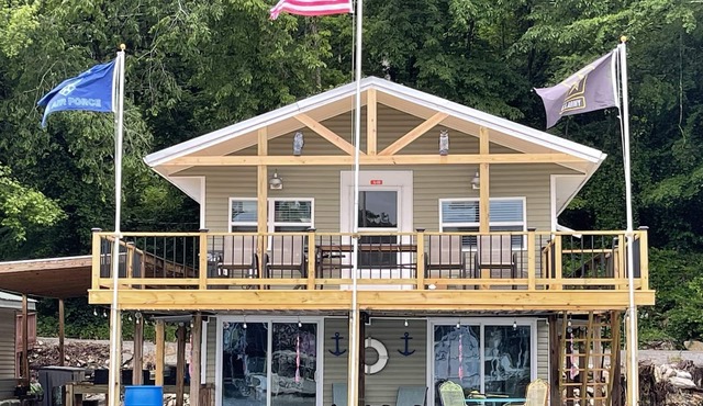 Floating House on Tennessee River