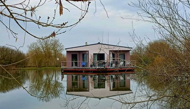 FLOATING HOUSE, POOL, HAMMAM, SAUNA, BALNEO