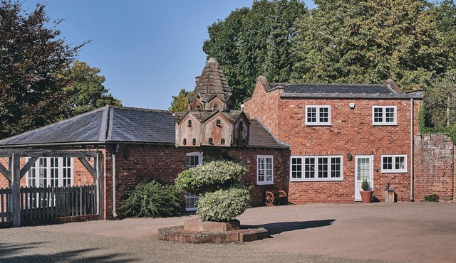 Flock Cottage - a cottage that sleeps 8 guests in 4 bedrooms