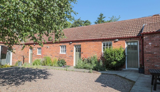 FLODDEN, pet friendly, character holiday cottage in Cornhill-On-Tweed