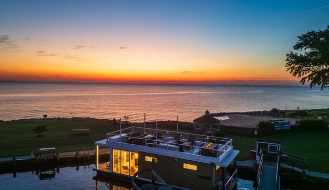 FLOHOM 14 Luxury Houseboat with Chesapeake Bay Panoramic Views