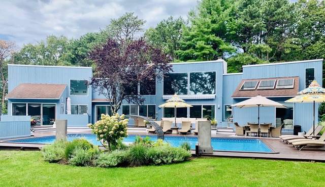 Flooded w/ Sunlight!! 6 Bed 4 Bath with Saltwater Heated Pool & Tennis Court