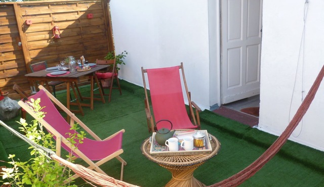 Floor in a charming house + terrace + metro: the countryside in Paris