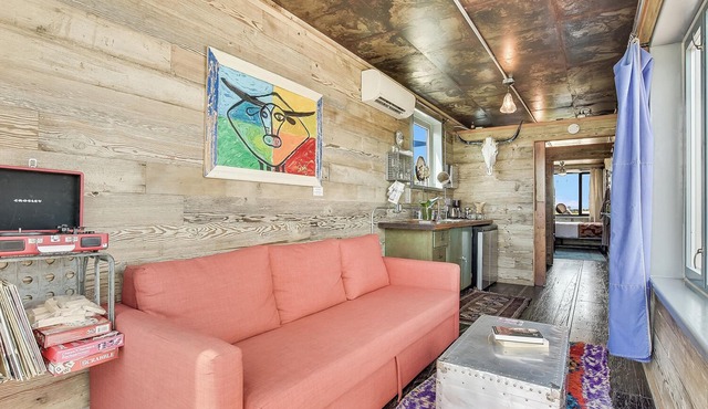 Flophouze Shipping Container Hotel - Houze 4