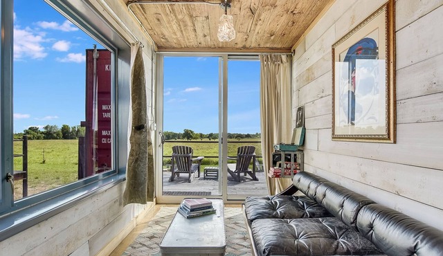 Flophouze Shipping Container Hotel - Houze 5