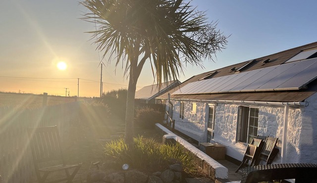 Flora Belle Cottage - Two Bedroom House, Sleeps 4