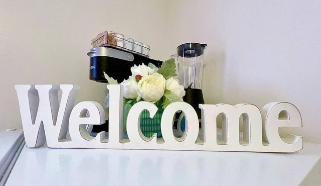 Floral Home I Spacious 3BD 1BA Gem I Sleeps 8